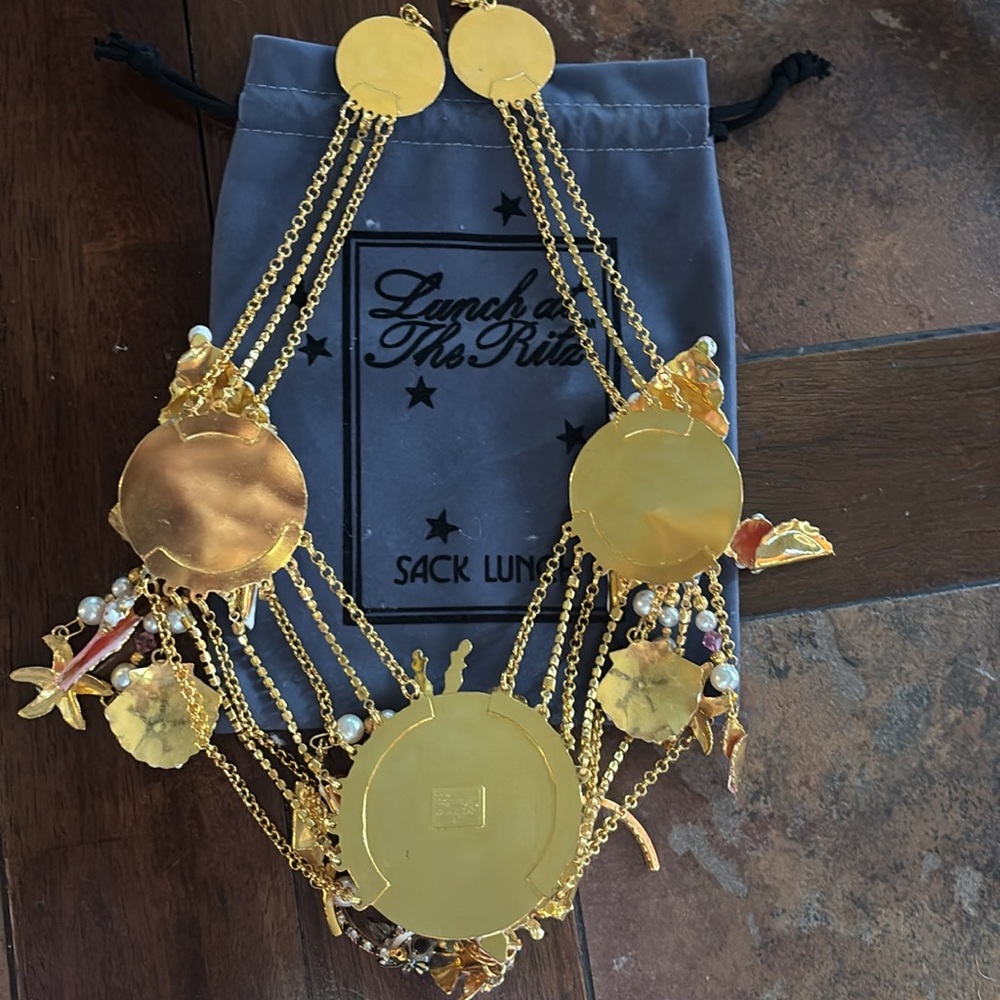 Lunch At The Ritz SEASHELL Necklace - Picture 13 of 14